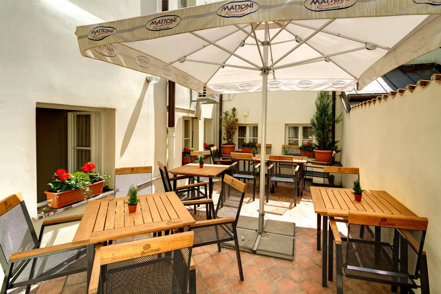 Red Lion Hotel SPORTS_AND_LEISURE