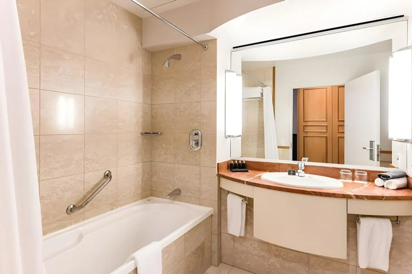 Distinction Christchurch Hotel Badezimmer