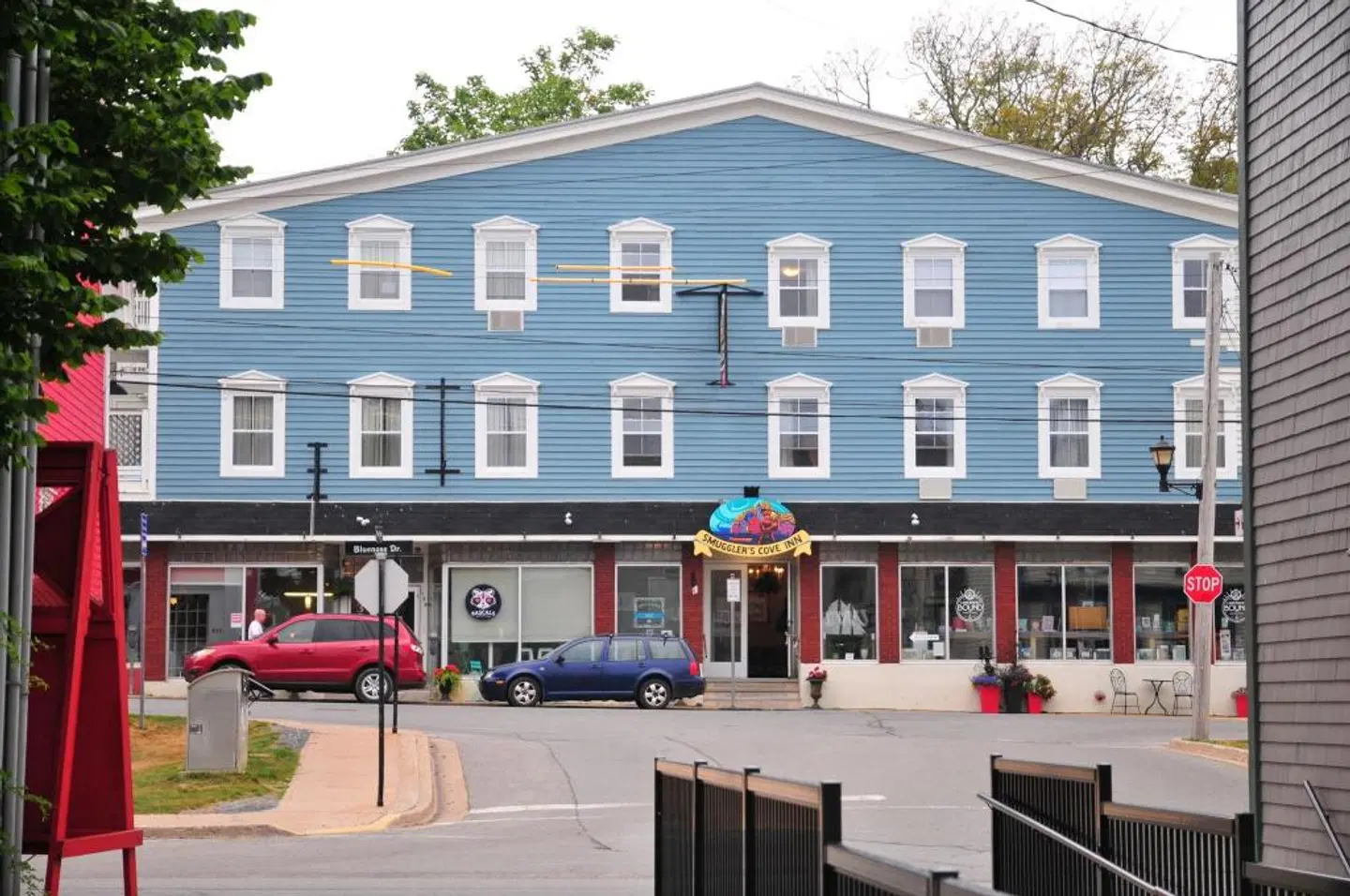 Smugglers Cove Inn EXTERIOR