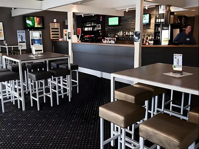 Marina Hotel Bar