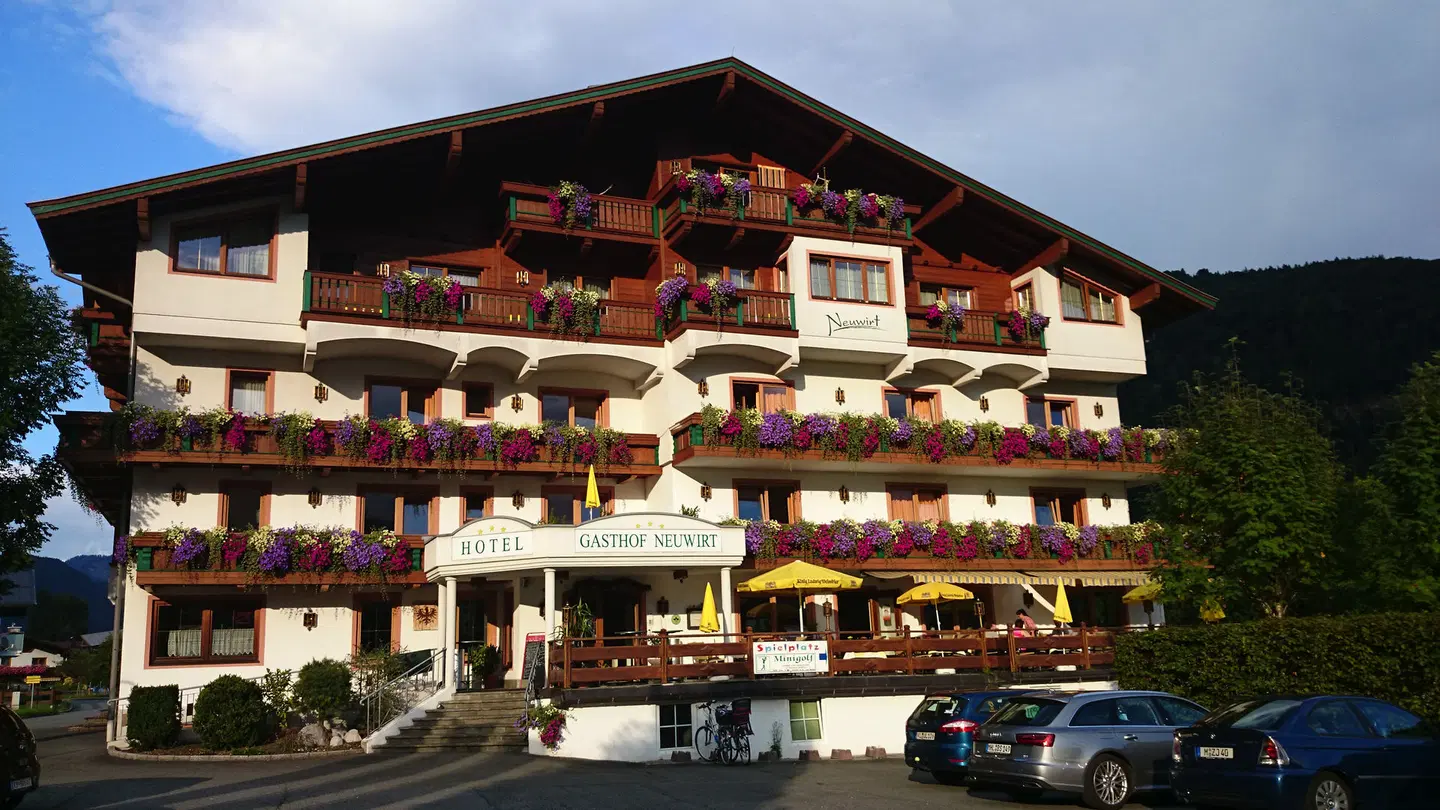 Hotel Neuwirt EXTERIOR