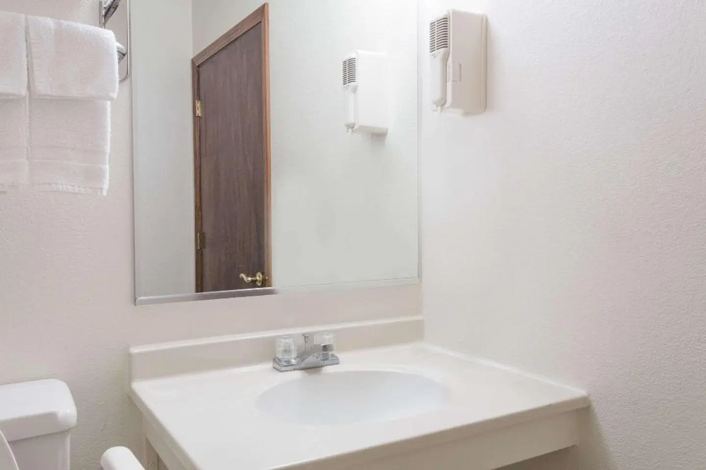 Super 8 by Wyndham Colorado Springs/Chestnut Street Badezimmer