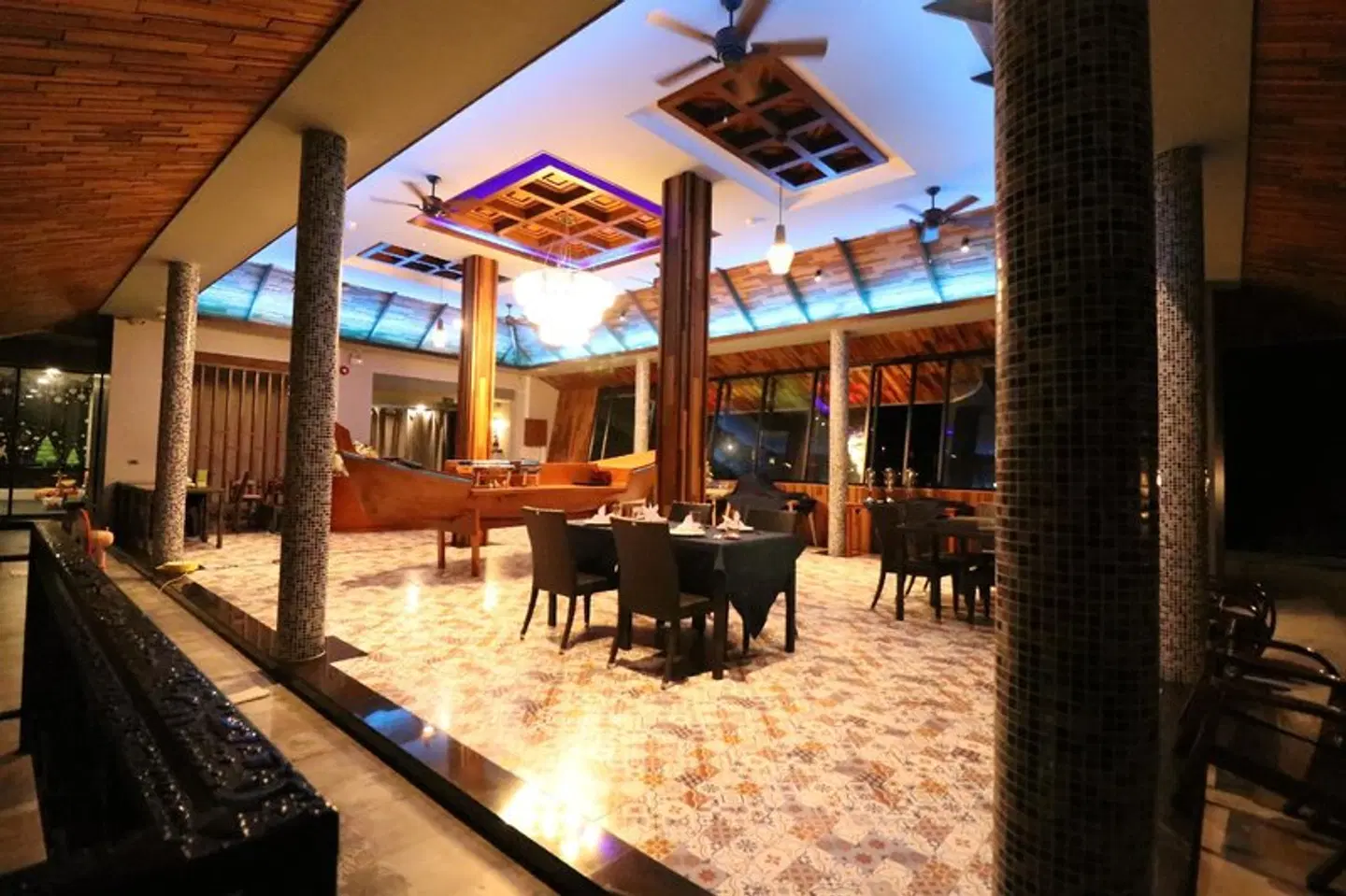The Scene Cliff View Villas by Swiss-Belhotel Bar