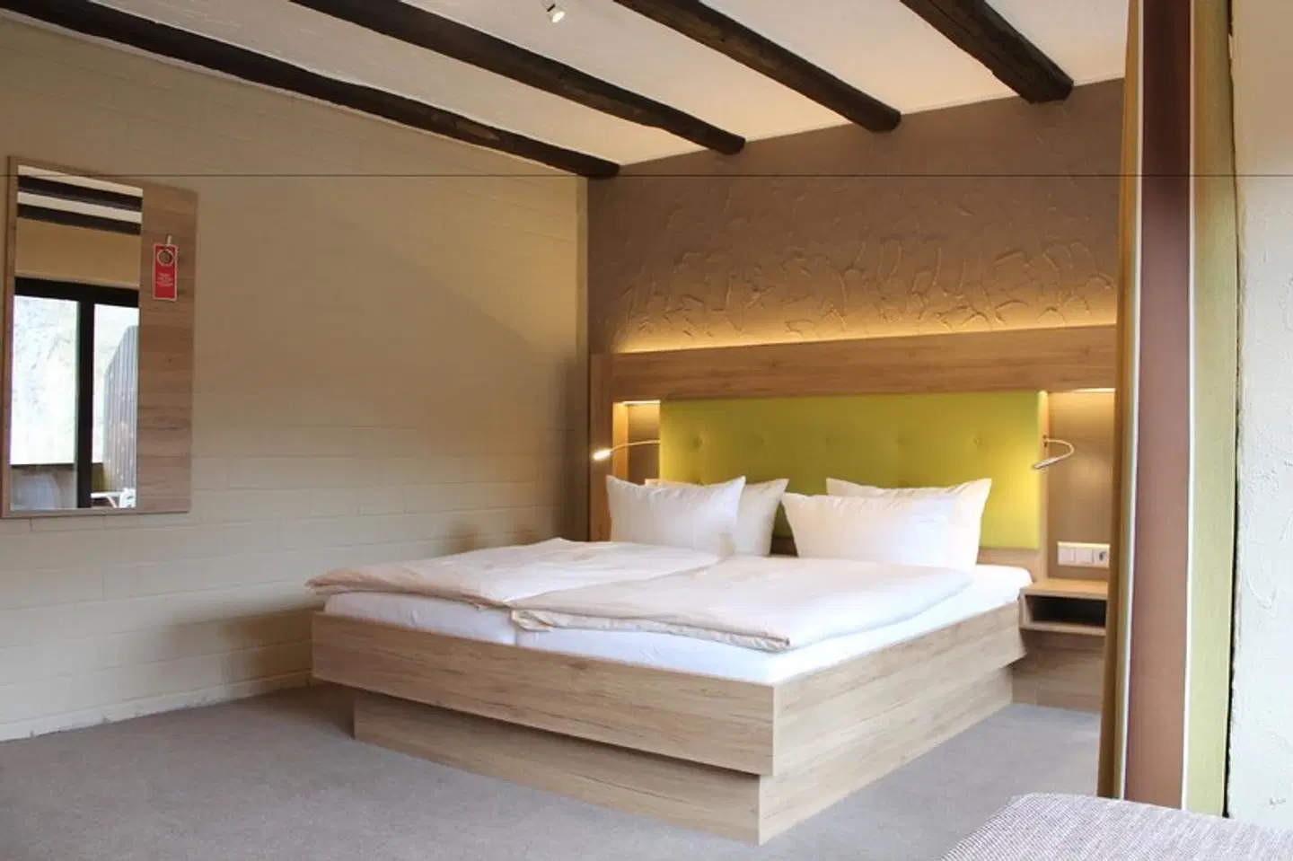 Sewenig ROOM_EXAMPLE