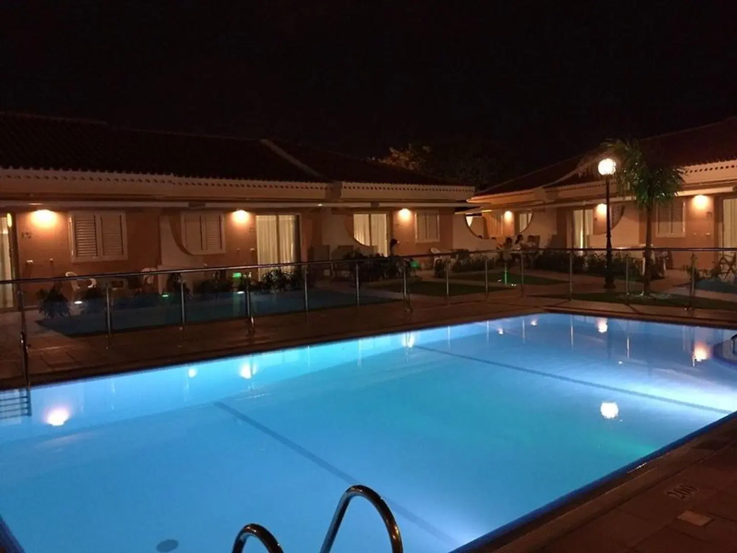 Los Leones Bungalows Hallenbad