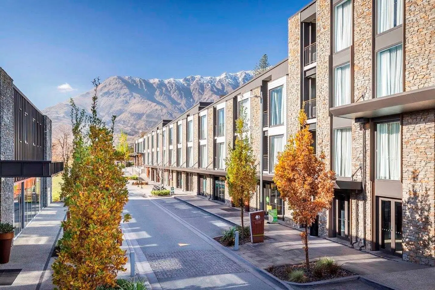 DoubleTree by Hilton Queenstown EXTERIOR