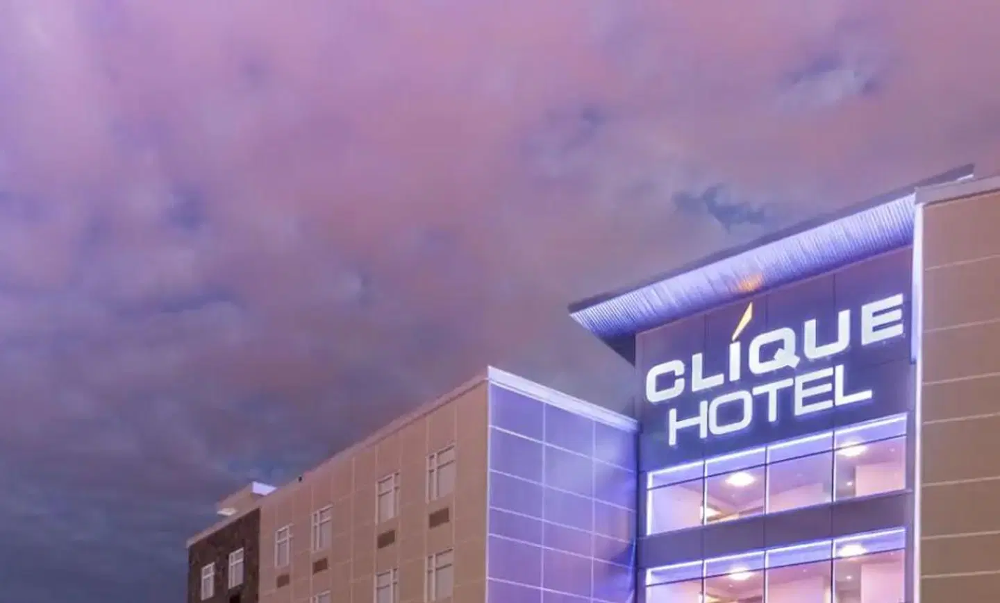 Clique Calgary Airport EXTERIOR