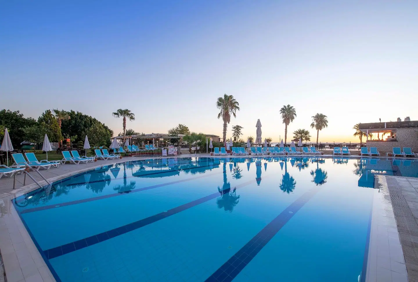 Armas Gul Beach OUTDOOR_POOL