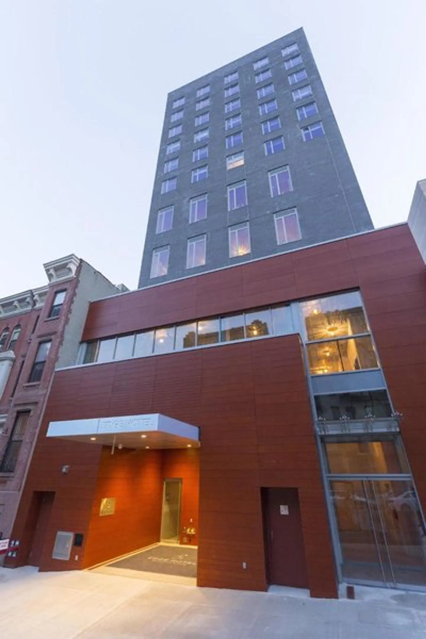 Edge Hotel Washington Heights EXTERIOR
