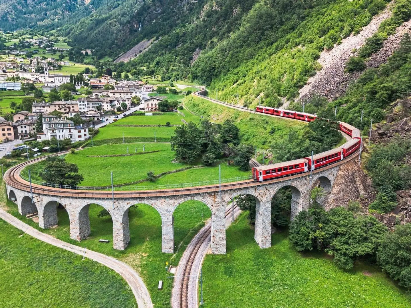 Via Albula & Bernina: Alpenwandern mit Zugerlebnis Garten
