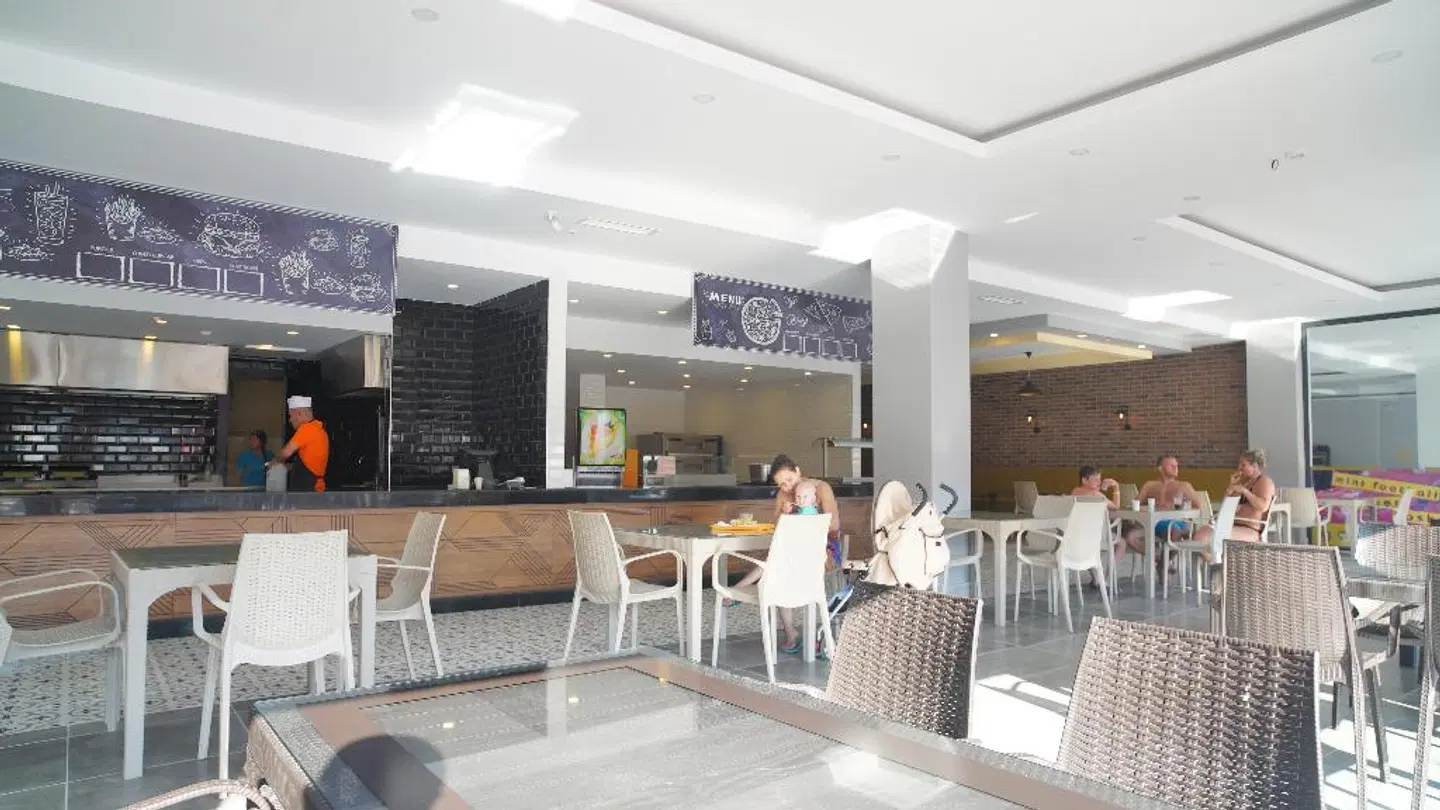 Club Aqua Plaza Bar