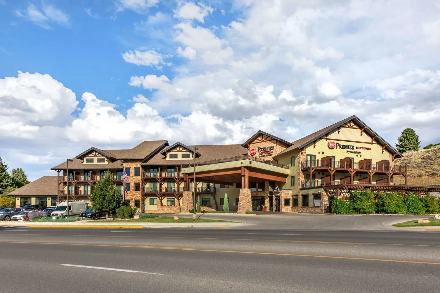 Best Western Premier Ivy Inn & Suites EXTERIOR