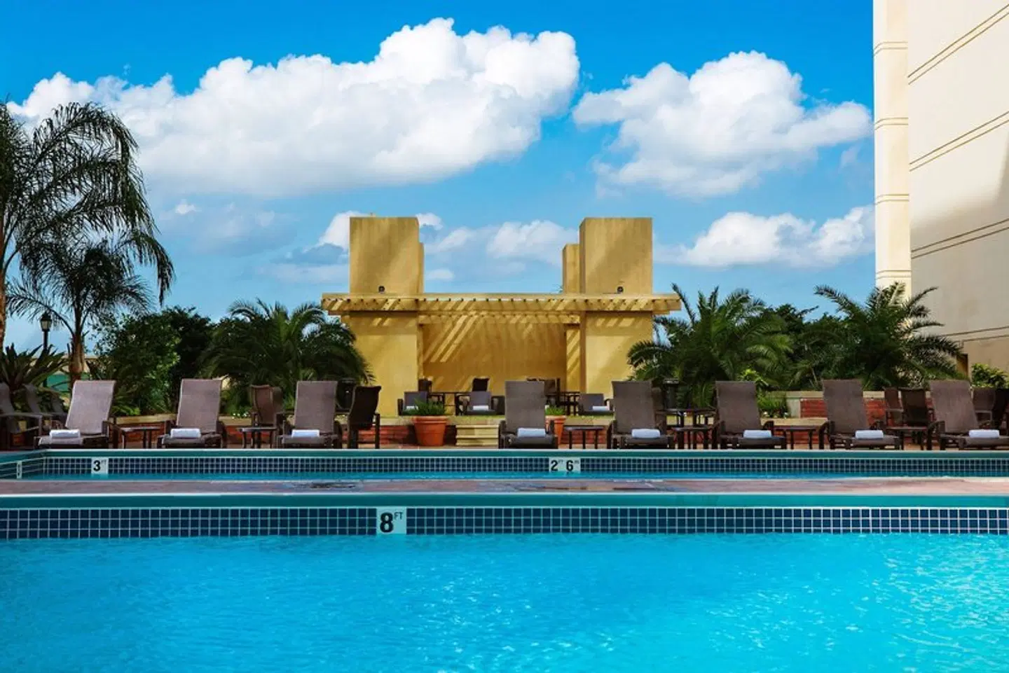 New Orleans Marriott OUTDOOR_POOL