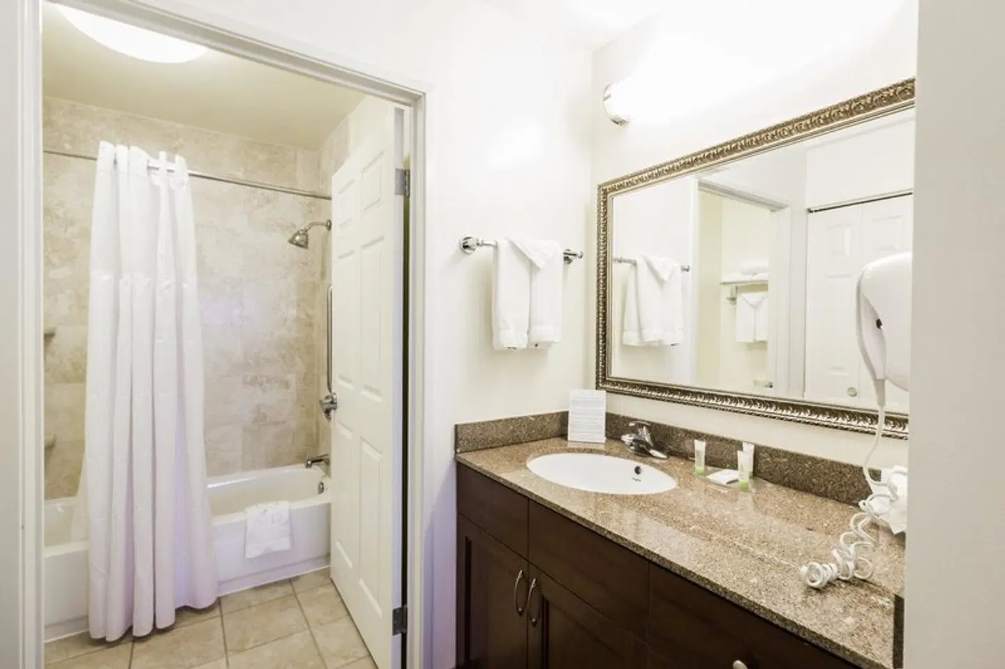 Staybridge Suites Austin Airport by IHG Badezimmer
