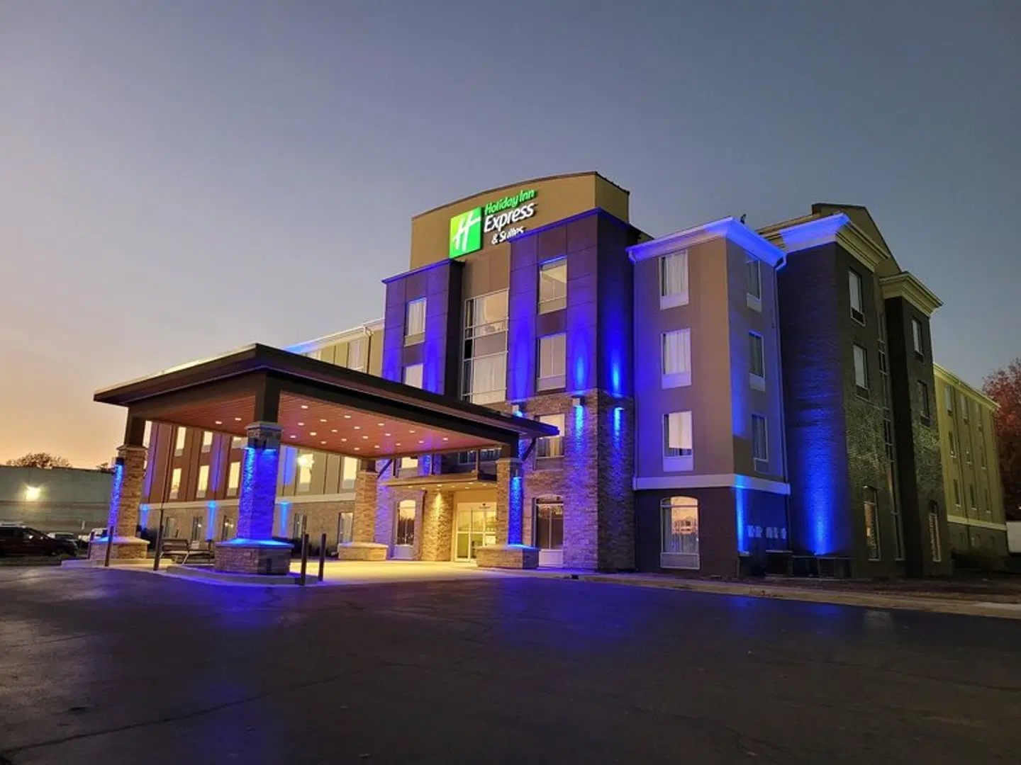 Holiday Inn Express & Suites Starkville by IHG EXTERIOR