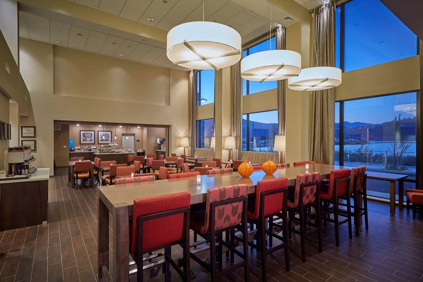 Hampton Inn & Suites Hood River Bar
