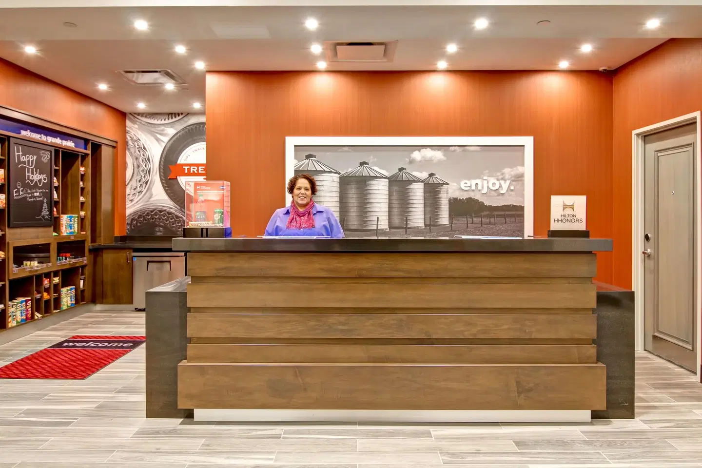 Hampton Inn & Suites by Hilton Grande Prairie Bar