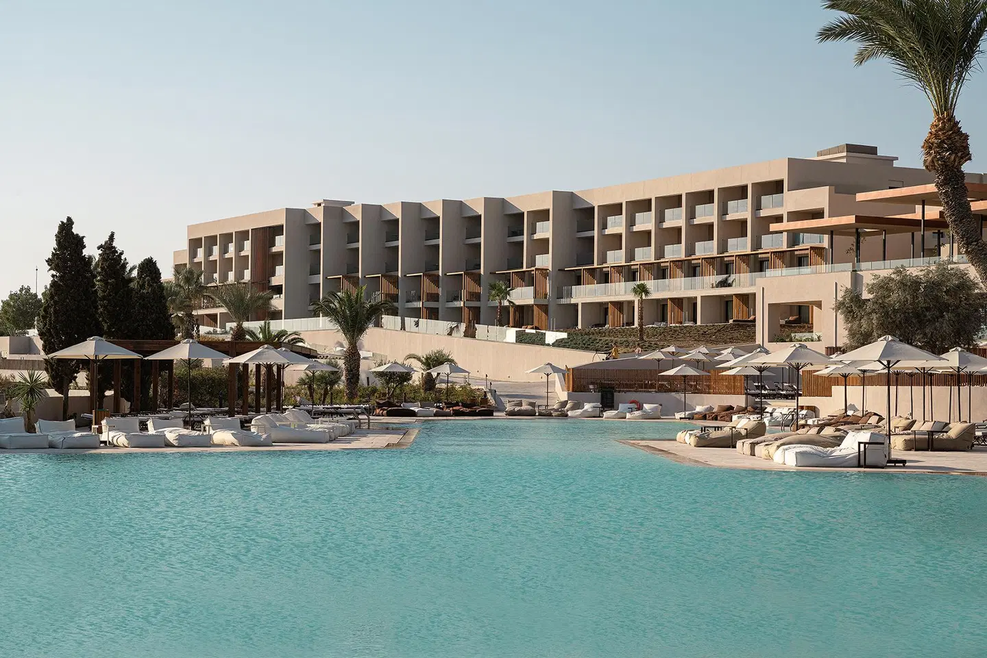 Ella Helea OUTDOOR_POOL