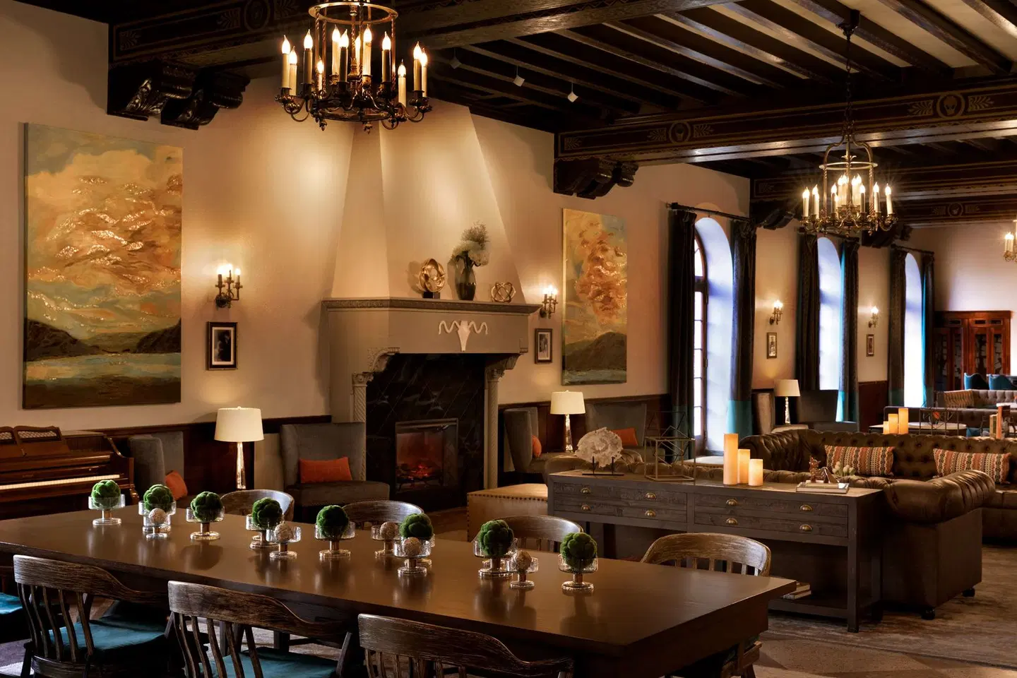 Hotel Saranac, Curio Collection by Hilton Bar