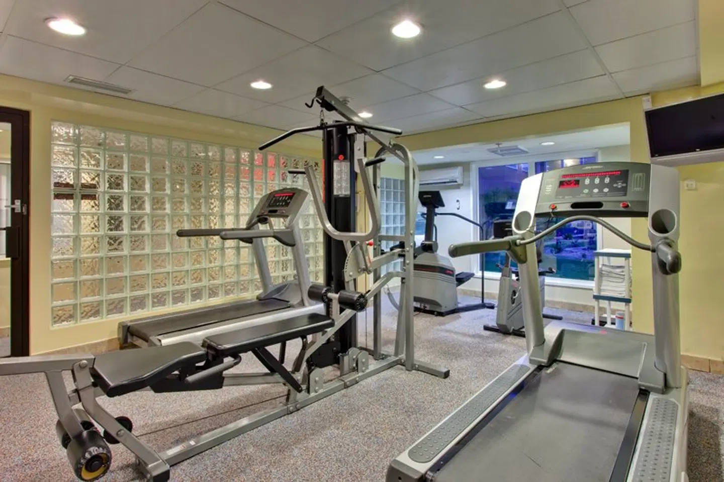 Holiday Inn Express Red Deer by IHG SPORTS_AND_LEISURE