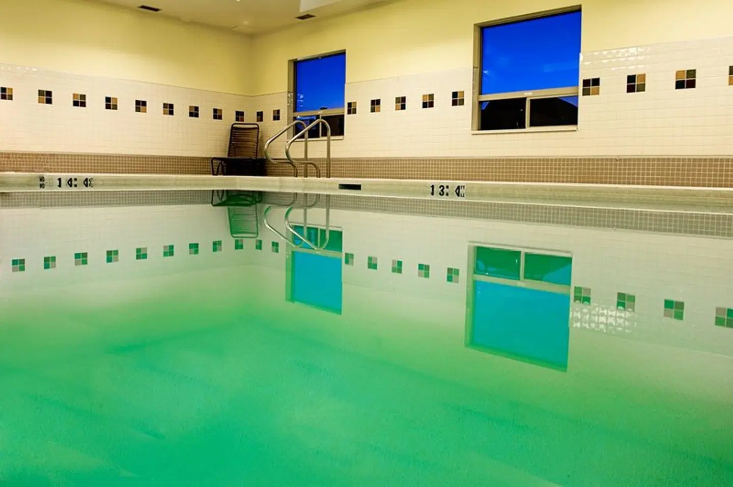 Holiday Inn & Suites Lloydminster by IHG Hallenbad