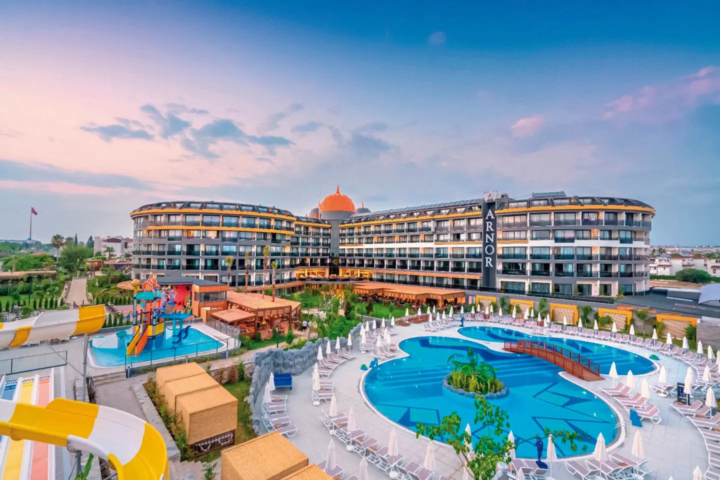 Arnor De Luxe Hotel & Spa OUTDOOR_POOL