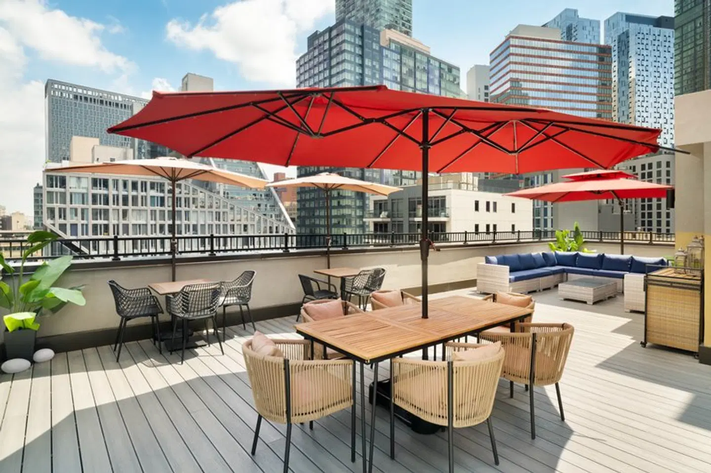EVEN Hotel Long Island City - New York by IHG Terrasse