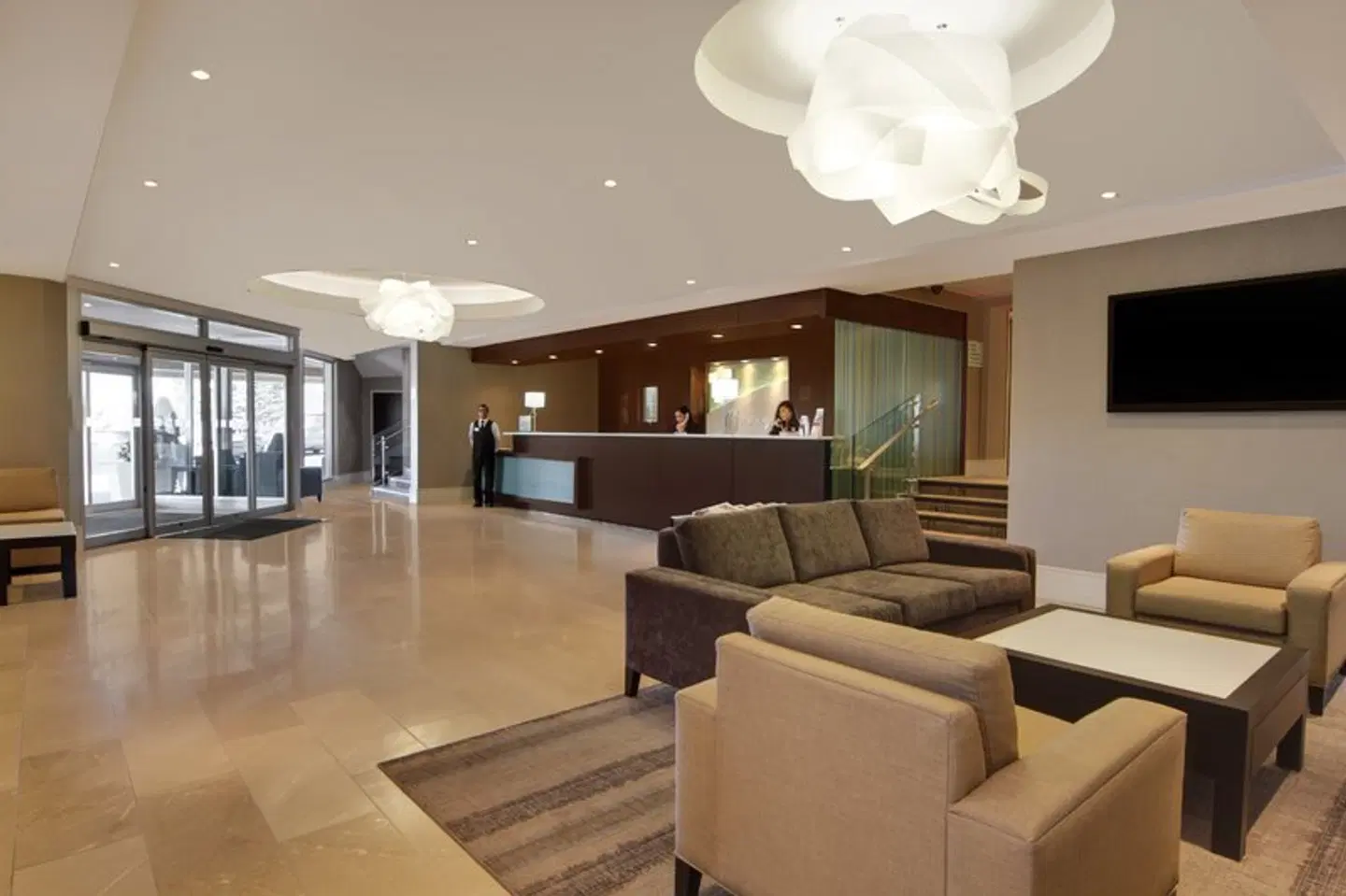 Holiday Inn Calgary Airport by IHG LOUNGE_LOBBY