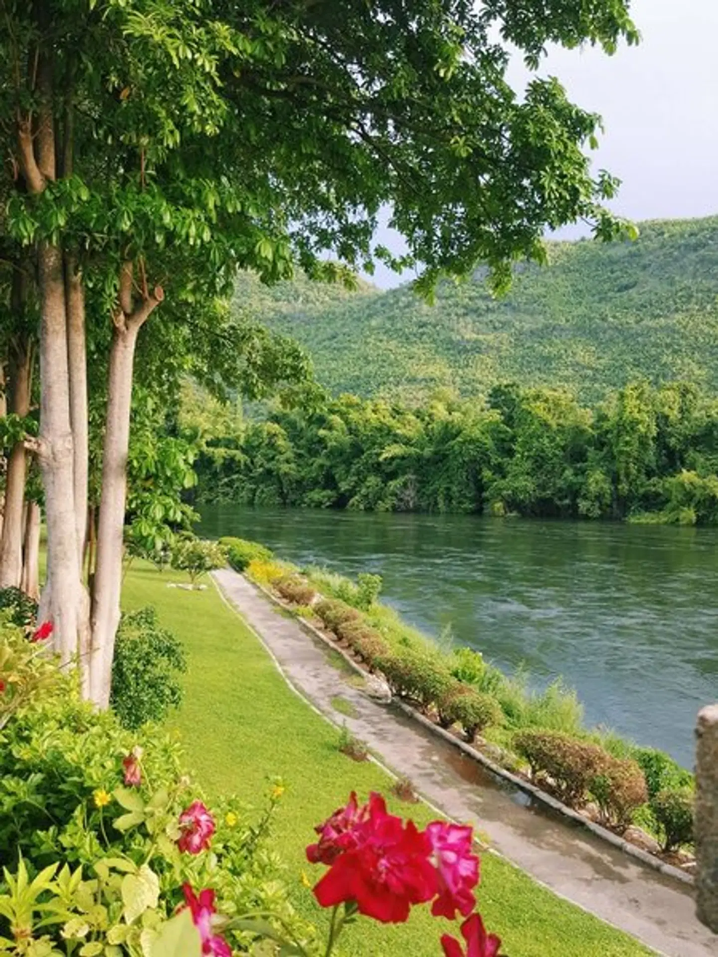 Aek - Pailin River Kwai Hotel GARDEN