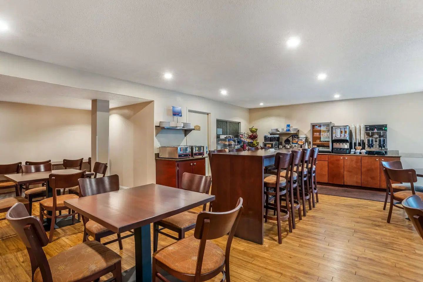 Best Western Oak Manor Bar
