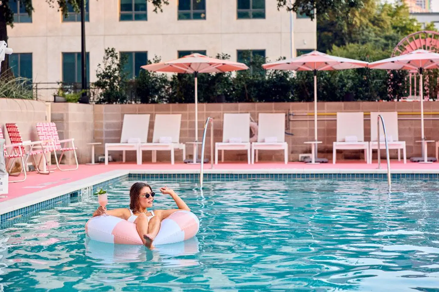 Downright Austin A Renaissance Hotel OUTDOOR_POOL