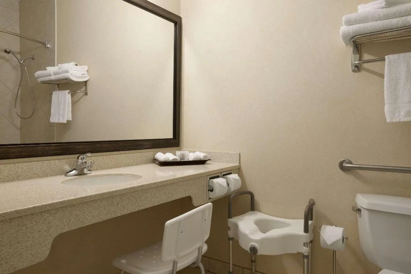Travelodge by Wyndham Strathmore Badezimmer