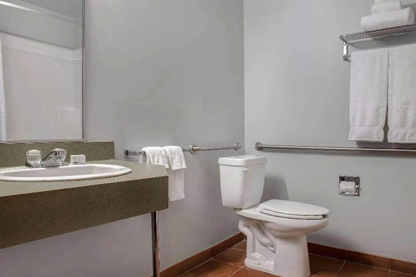 Days Inn by Wyndham Whitecourt Badezimmer