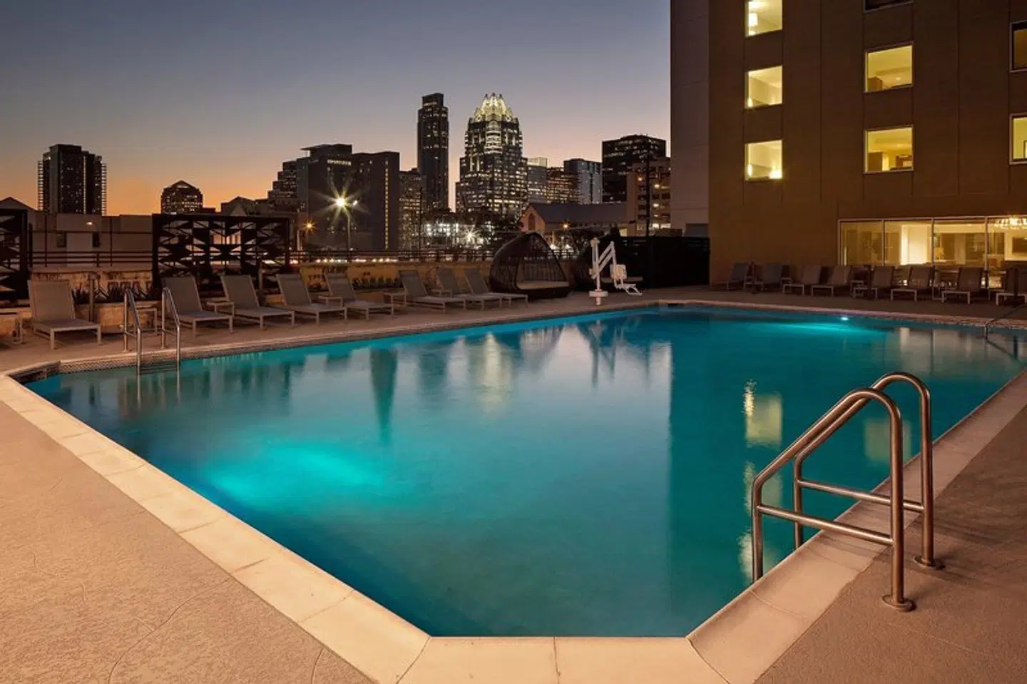 Hotel Indigo Austin Downtown by IHG OUTDOOR_POOL