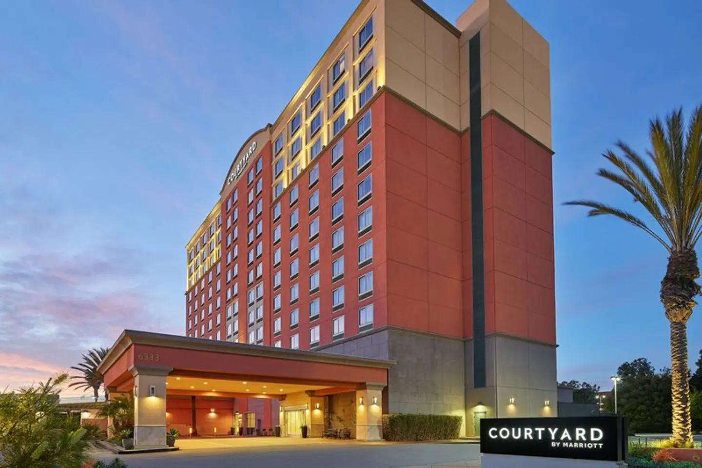 Courtyard by Marriott Los Angeles Westside EXTERIOR