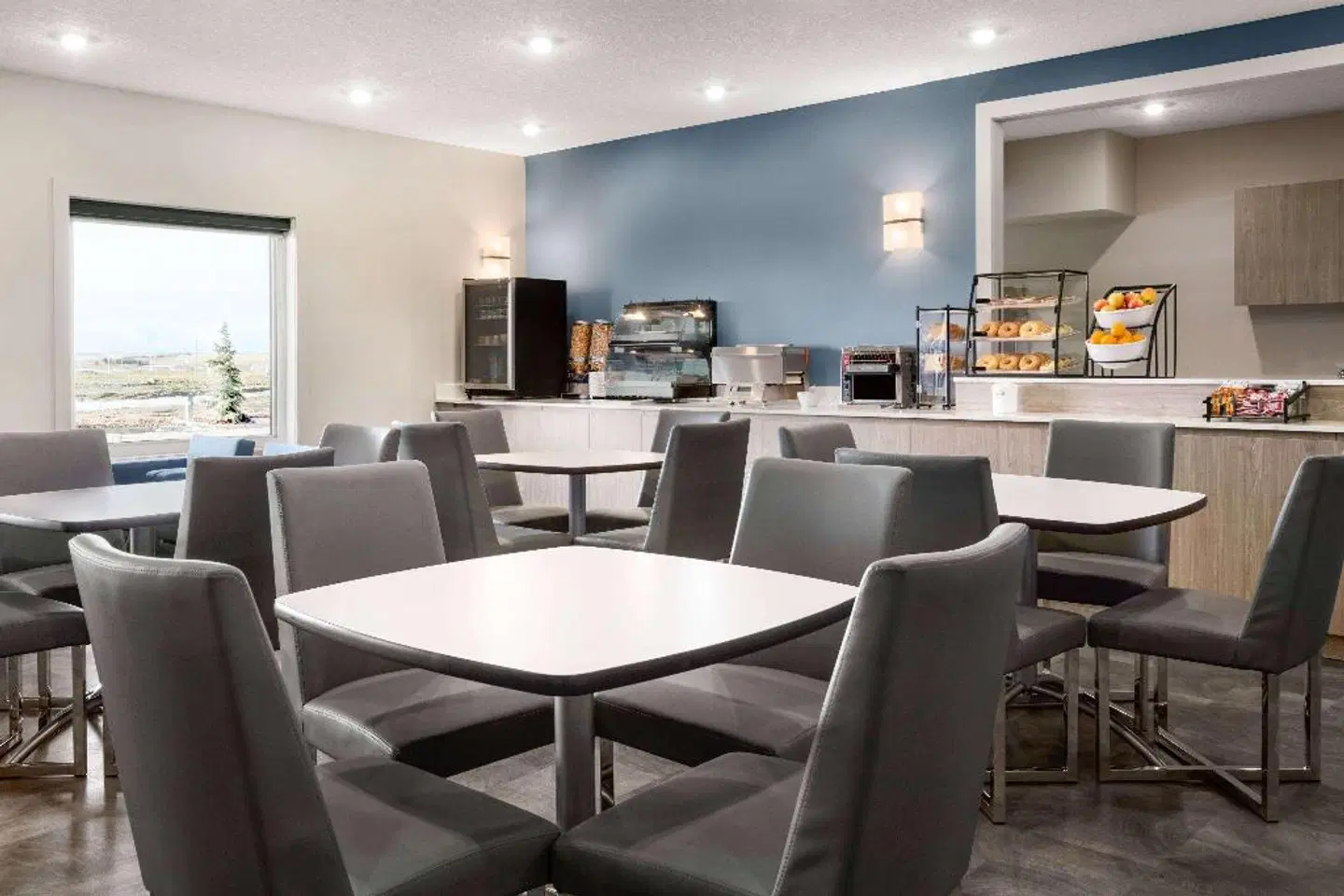 Days Inn by Wyndham Calgary North Balzac Bar