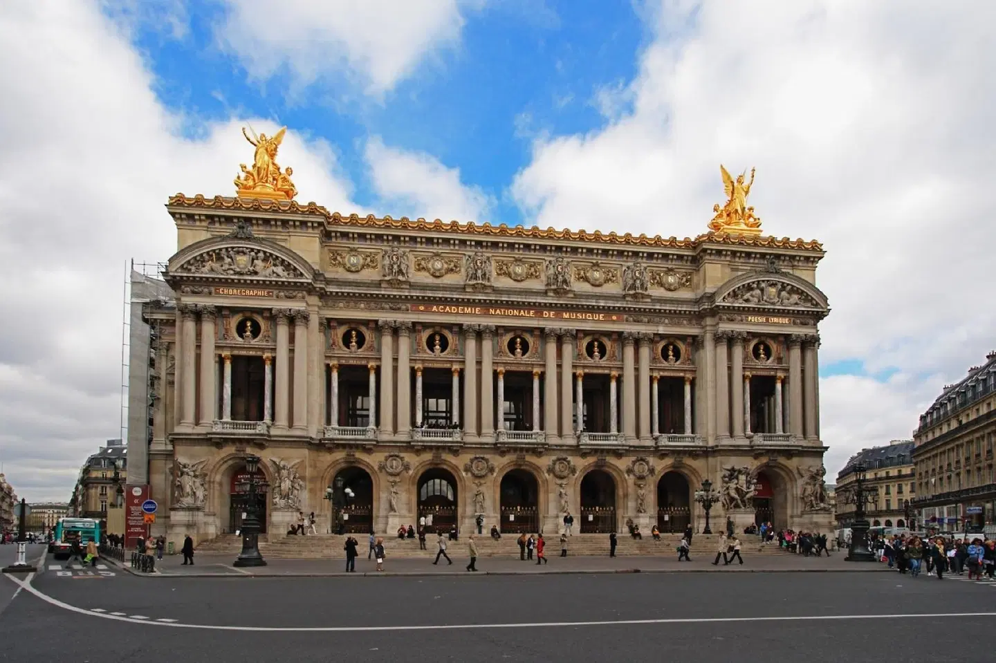 Meslay Republique EXTERIOR