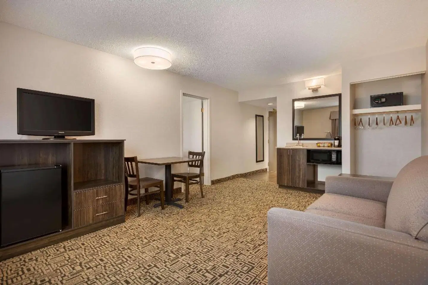 Travelodge Suites New Glasgow ROOM_EXAMPLE