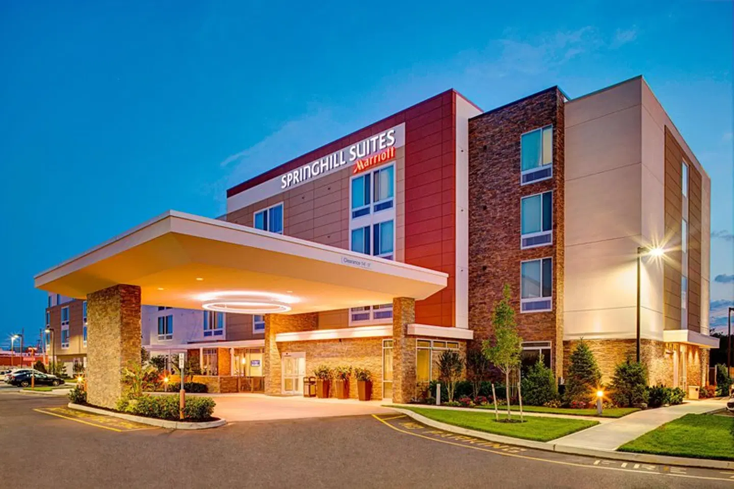 SpringHill Suites by Marriott Carle Place Garden City EXTERIOR