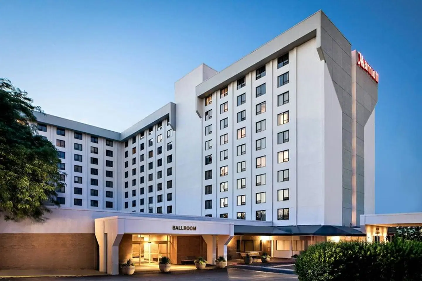 New York LaGuardia Airport Marriott EXTERIOR