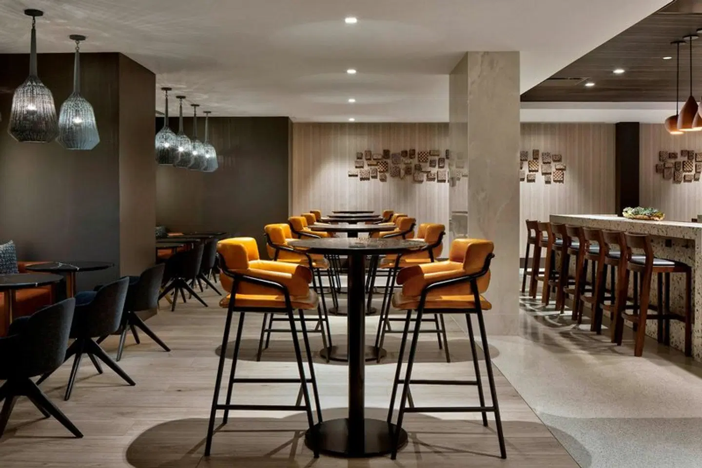 New York LaGuardia Airport Marriott Bar