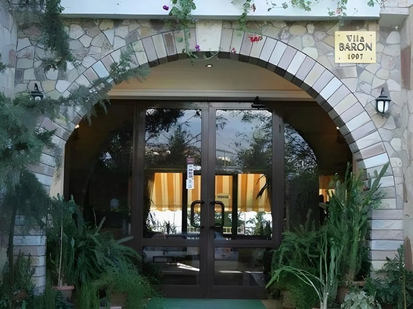Hotel Baron EXTERIOR