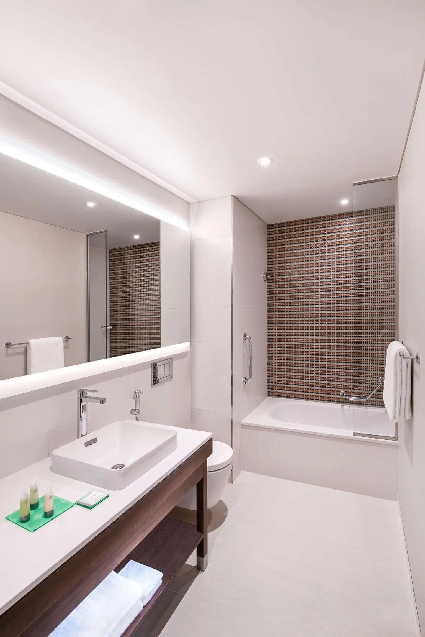 Hyatt Place Dubai Wasl District Badezimmer