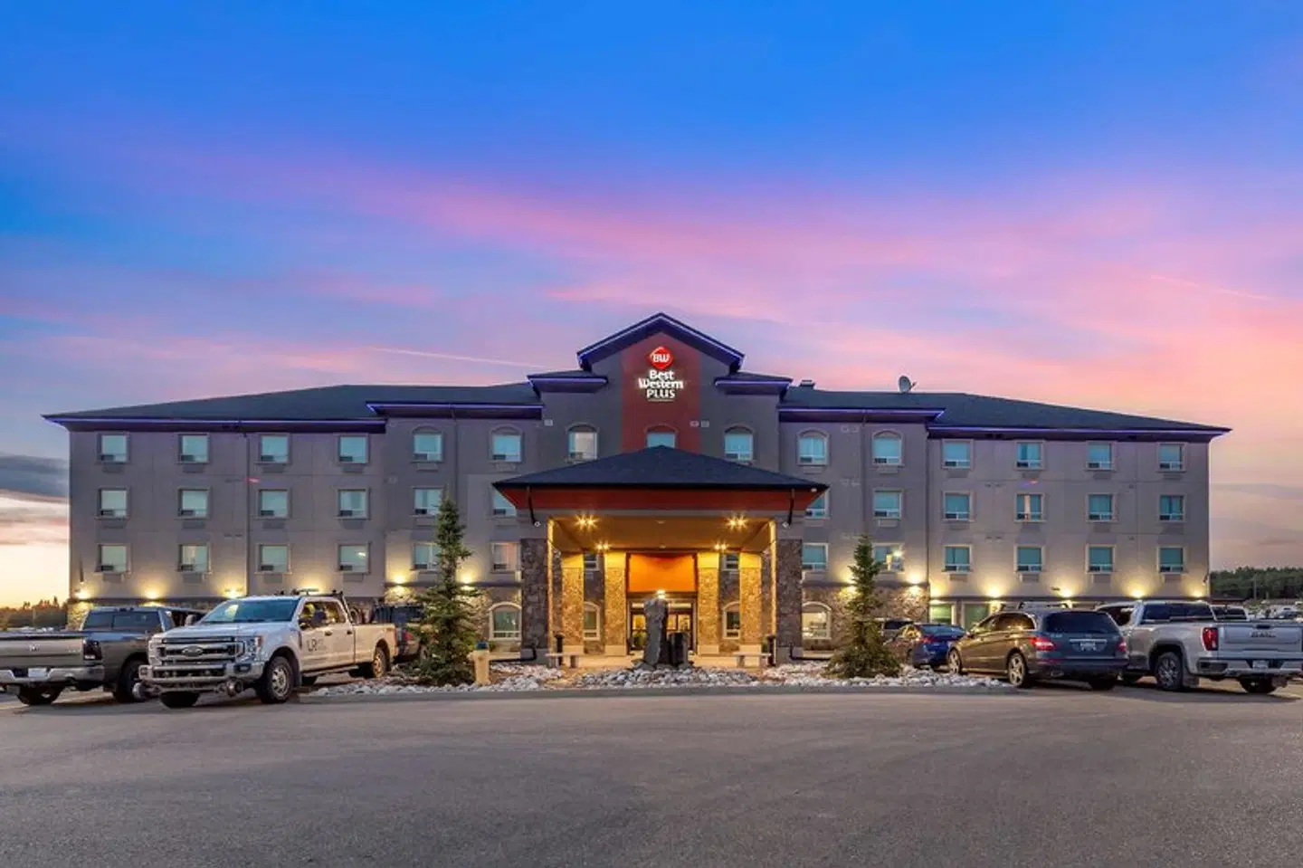 Best Western Plus Drayton Valley All Suites EXTERIOR