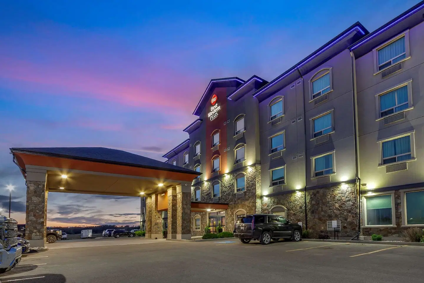 Best Western Plus Drayton Valley All Suites EXTERIOR