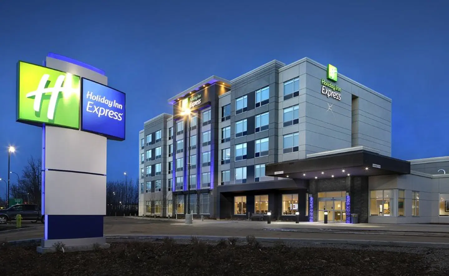 Holiday Inn Express Red Deer North EXTERIOR