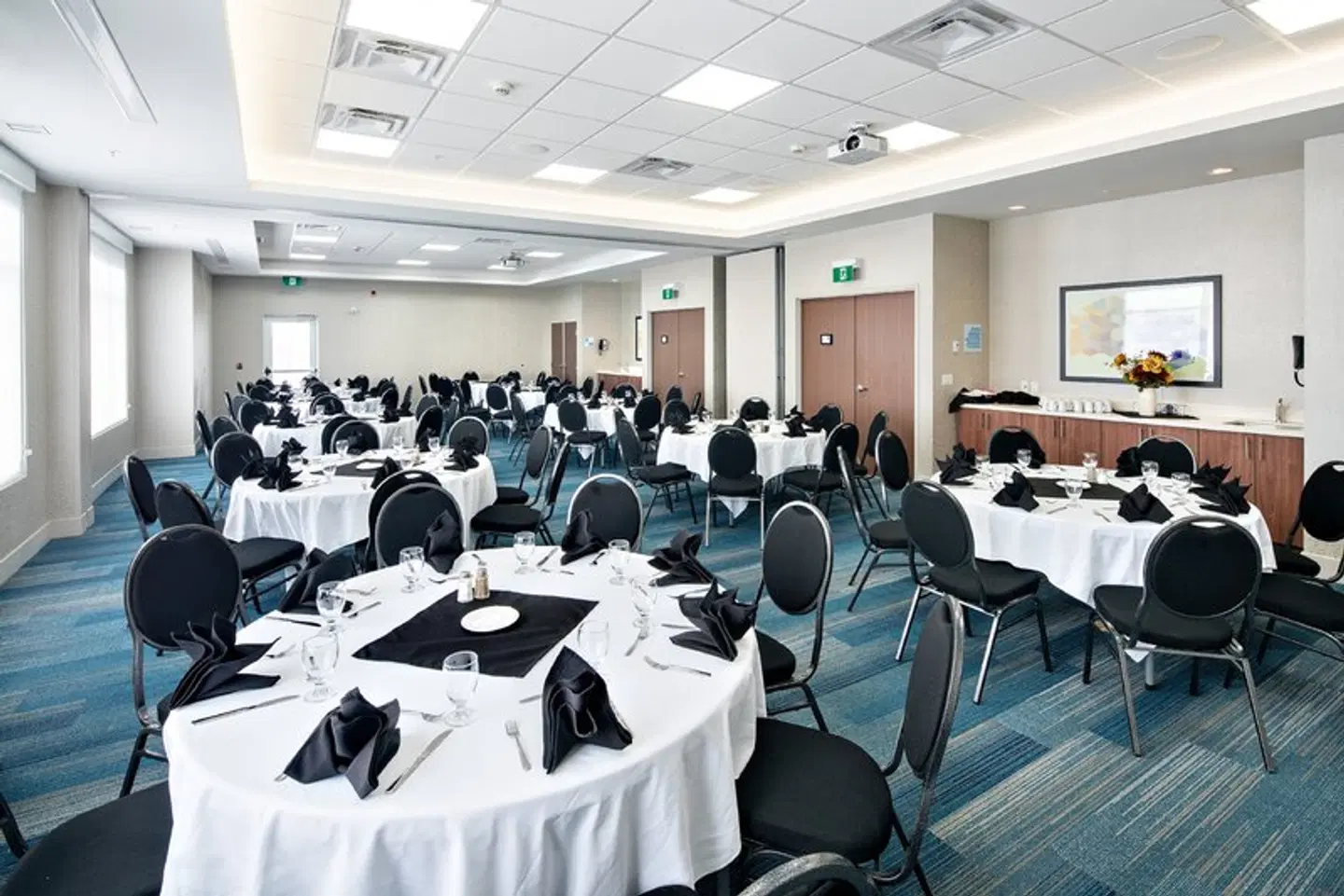 Holiday Inn Express Red Deer North Restaurant