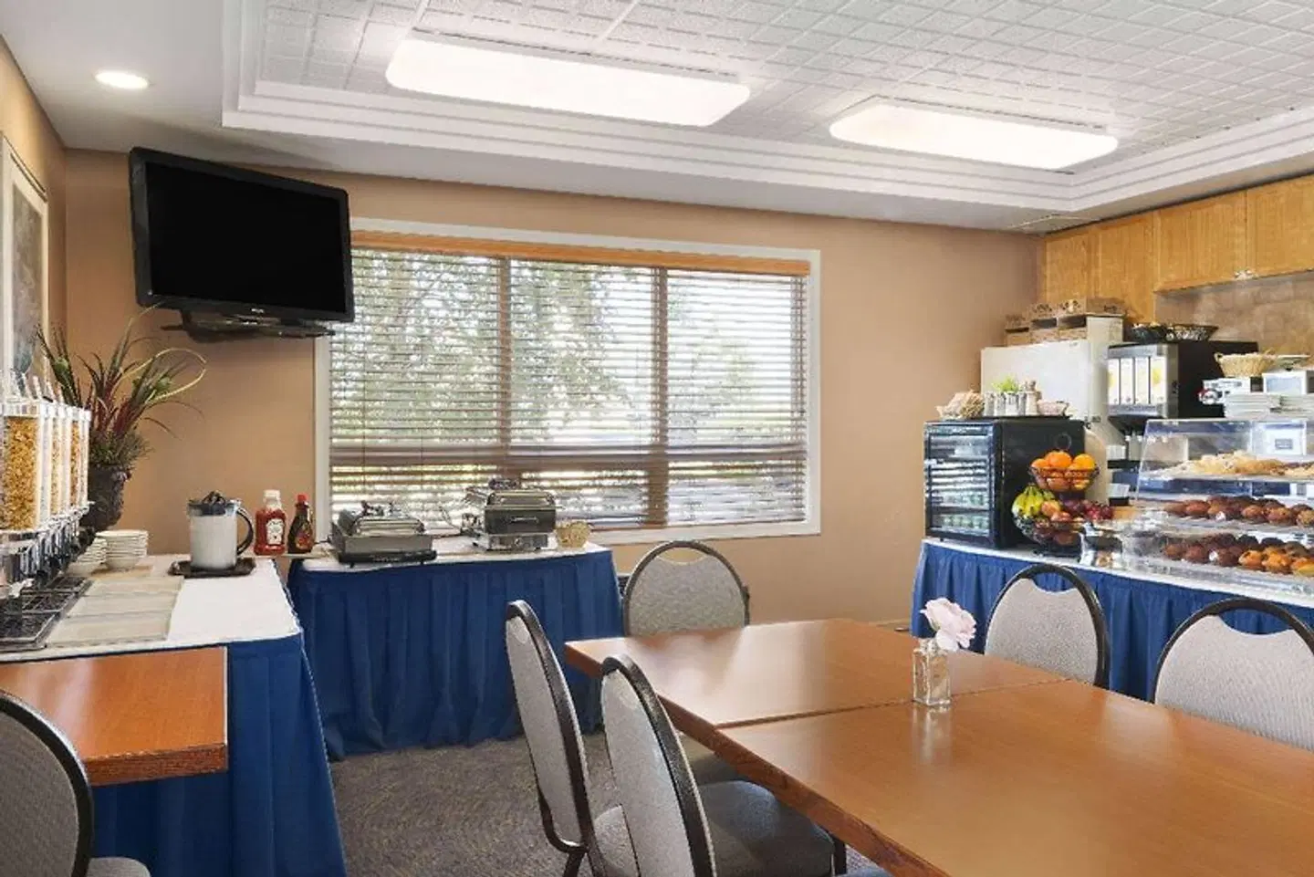 Travelodge by Wyndham Spruce Grove Bar