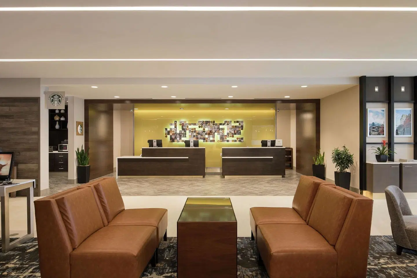 DoubleTree by Hilton Syracuse Bar