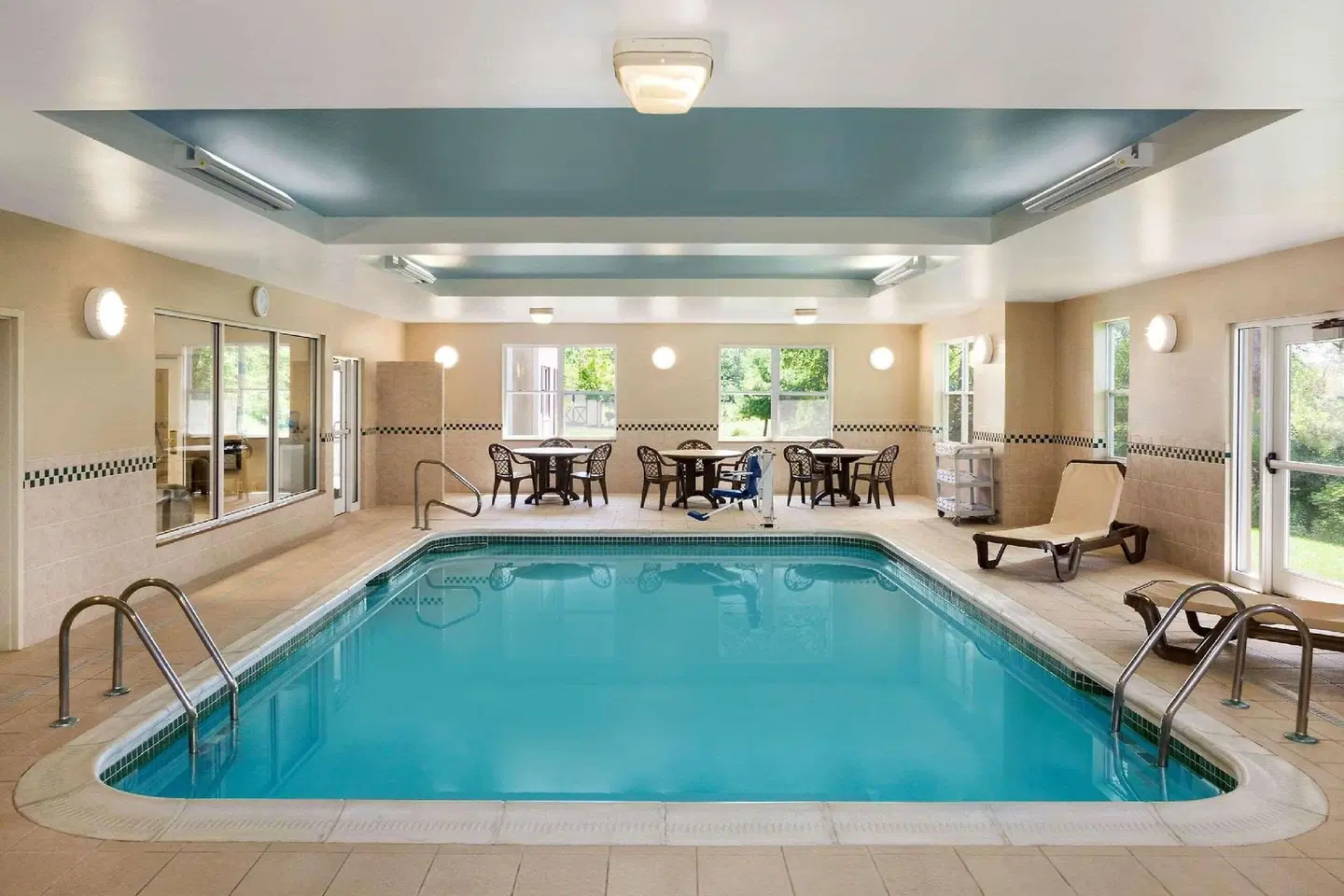 Country Inn & Suites by Radisson, Ithaca, NY Hallenbad